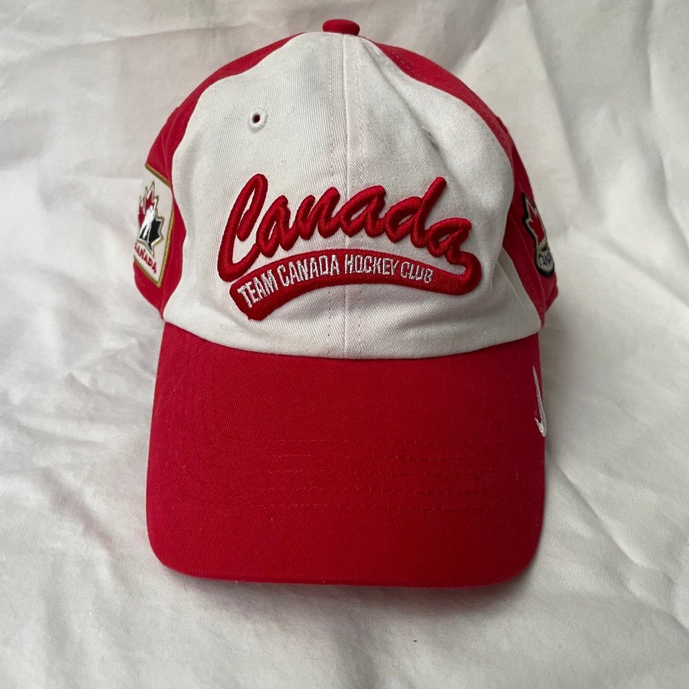 NWOT Nike Team Canada Hockey Club Cap